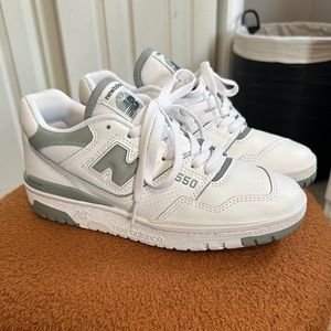 Never worn women’s New Balance 550, too small for me